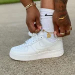 scarpe da donna nike air force 1 '07 pelle bianco sneakers woman 315115-112 indossate