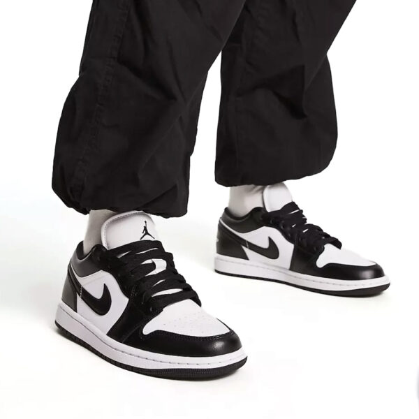 nike_air_jordan_1_low_wmns_panda_bianco_nero_black_white_DC0074-101_3 Nike Air Jordan 1 Low Panda Nero Bianco Wmns DC0774 101 scarpe AXJN AlexanderJohn.it sneakers donna ragazzo skate scontati outlet axjn alexanderjohn.it alexander john shoes
