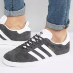 Adidas Gazelle Grigio Bianco Uomo BB5480 Scarpe da Uomo • AXJN Alexanderjohn.it