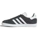 Adidas Gazelle Grigio Bianco Uomo BB5480 Scarpe da Uomo • AXJN Alexanderjohn.it