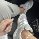 Adidas Campus 00s Grigio Bianco Junior HQ6507 Scarpe ragazzi ragazza ragazzo sneakers scuola AXJN Alexander John alexanderjohn.it shoes
