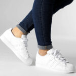 Scarpe Donna Ragazzi junior unisex del brand ADIDAS SUPERSTAR J Bianco Junior EF5399 Scopri tutti i modelli su Alexanderjohn.it scuola skate palestra ginnastica tempo libero