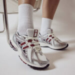 Scarpe Uomo del brand New Balance 1906R Argento Bordo M1906REA, scopri tutti i prodotti Autentici su  Alexanderjohn.it