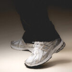 Scarpe Uomo del brand New Balance 1906R Grey Gold M1906RI, scopri tutti i prodotti Autentici su  Alexanderjohn.it