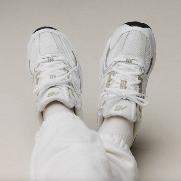 New Balance 530 Bianco Gold MR530RD Scarpe Unisex del brand New Balance 530 Bianco Gold Unisex MR530RD , scopri tutti i prodotti Autentici su  Alexanderjohn.it