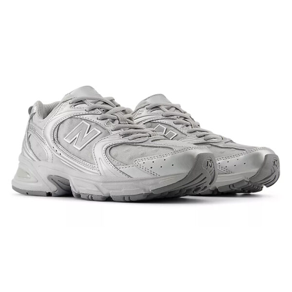 New Balance 530 Grigio Argento U530HFZ Scarpe Donna del brand New Balance 530 Grigio Argento Donna U530HFZ, scopri tutti i prodotti Autentici su Alexanderjohn.it