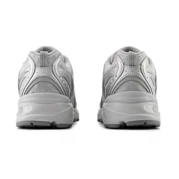New Balance 530 Grigio Argento U530HFZ Scarpe Donna del brand New Balance 530 Grigio Argento Donna U530HFZ, scopri tutti i prodotti Autentici su Alexanderjohn.it