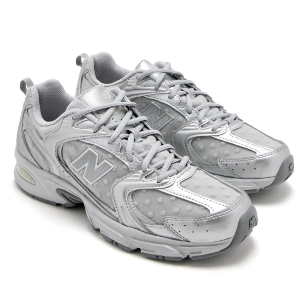 New Balance 530 Grigio Argento U530HFZ Scarpe Donna del brand New Balance 530 Grigio Argento Donna U530HFZ, scopri tutti i prodotti Autentici su Alexanderjohn.it