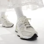 New Balance 9060 Ghiaccio Beige Unisex Donna Uomo U9060WHT scarpe comode scamosciato
